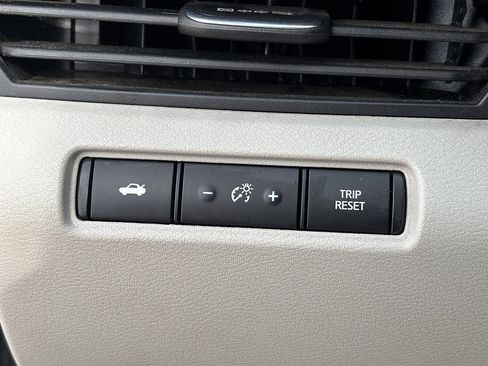 Used 2024 Nissan Altima 2.5 SV AWD/4WD image 24