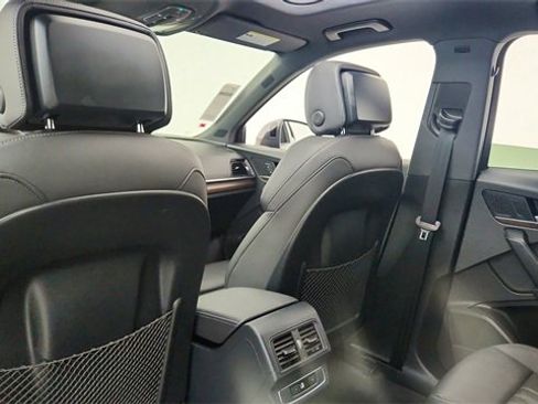 Used 2025 Audi Q5 e Premium Plus w/ Premium Plus Package image 30