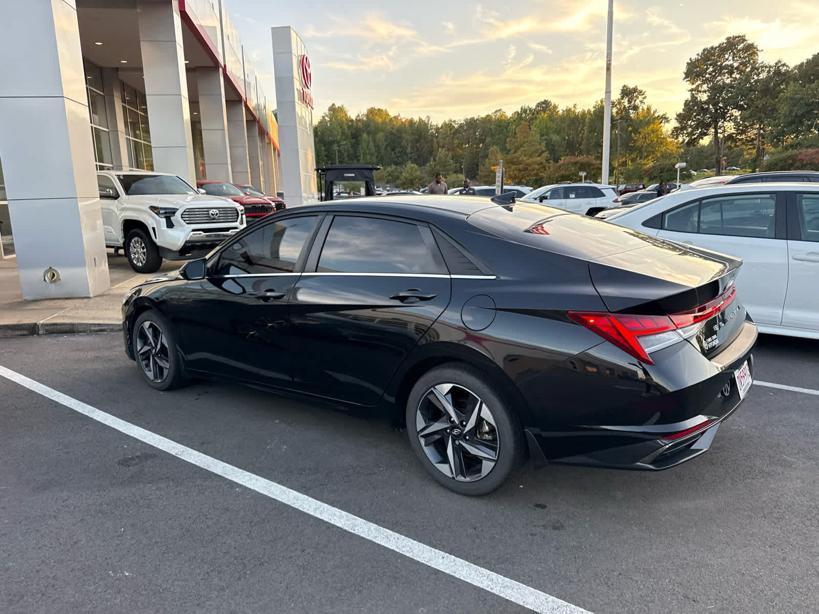 Used 2023 Hyundai Elantra Limited FWD image 5
