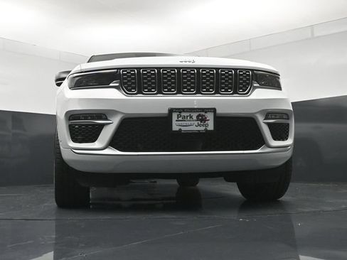 Used 2025 Jeep Grand Cherokee Summit AWD/4WD image 19