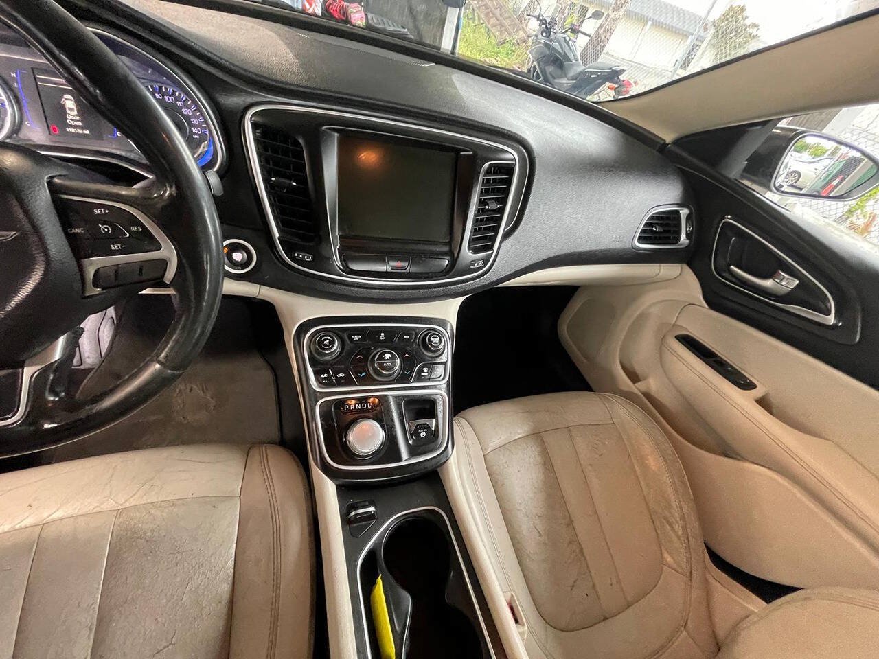 Used 2017 Chrysler 200 Limited Platinum w/ Comfort & Convenience Group FWD image 5