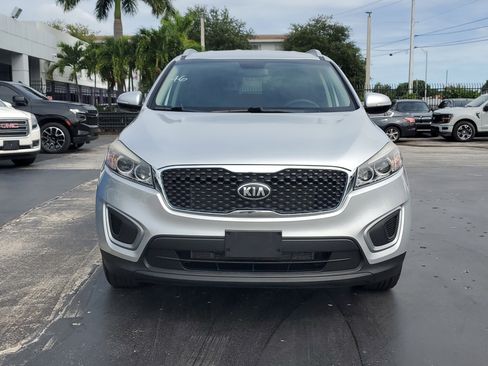 Used 2017 Kia Sorento LX image 4