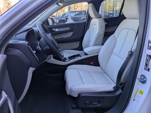 New 2026 Volvo XC40 B5 Plus w/ Climate Package image 15