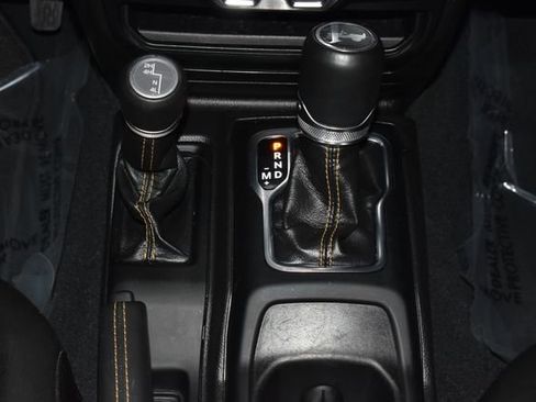 Used 2022 Jeep Wrangler Unlimited Sahara AWD/4WD image 18