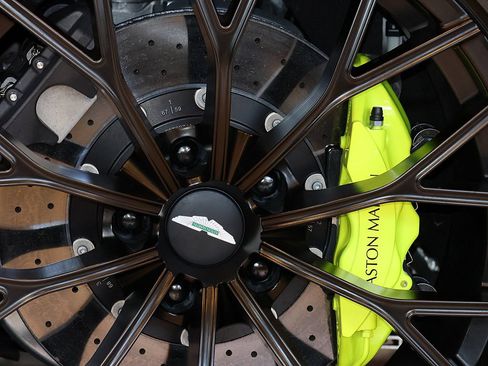 Used 2023 Aston Martin V12 Vantage RWD image 30