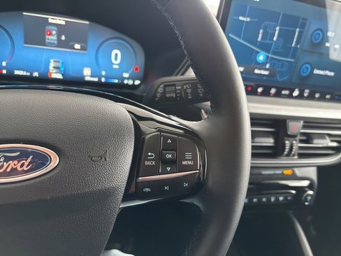 Used 2024 Ford Escape Platinum image 21