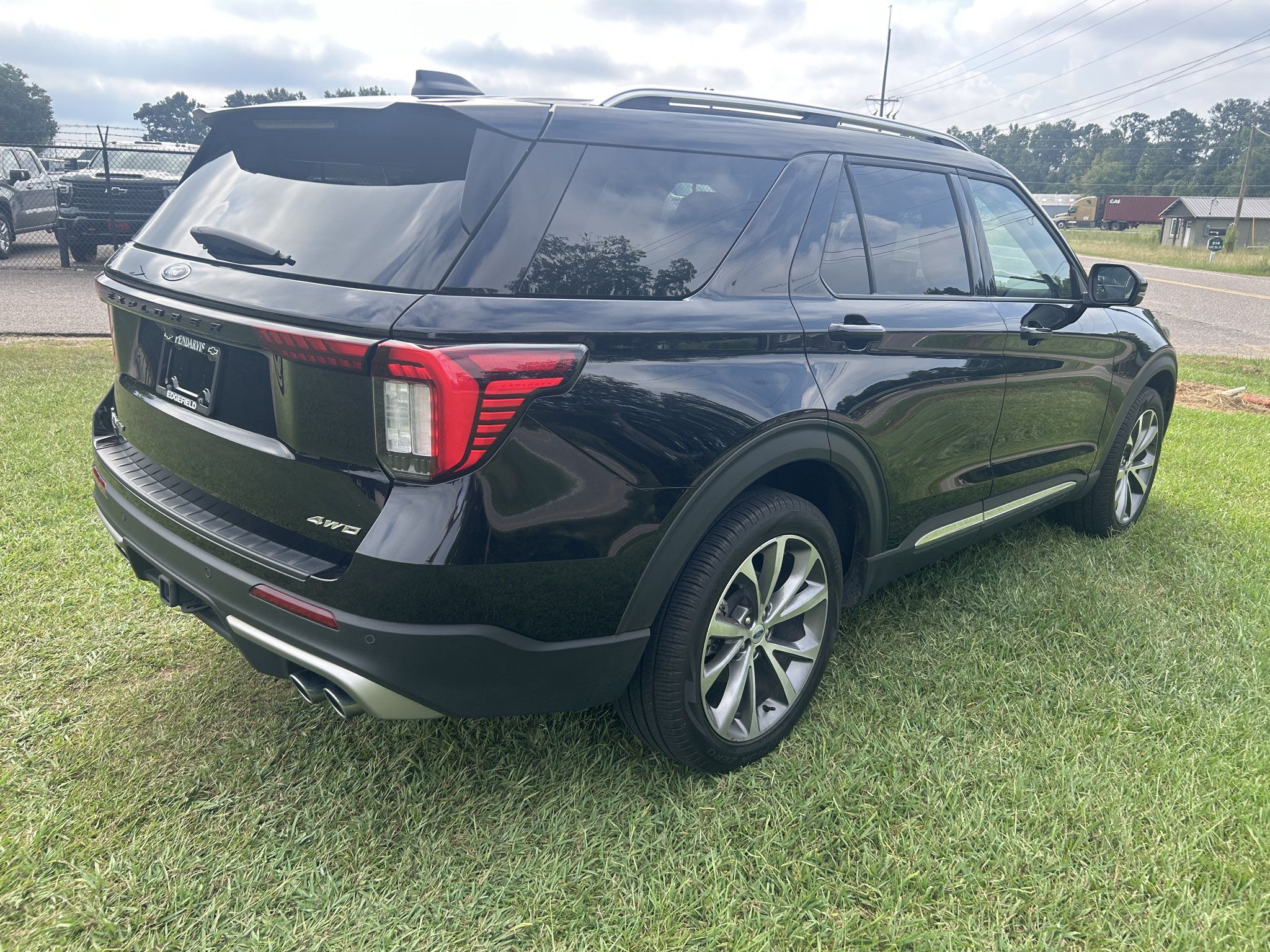 Used 2025 Ford Explorer Platinum w/ Ultimate Package AWD/4WD image 12