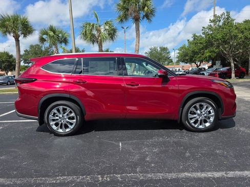 New 2026 Toyota Highlander Limited AWD/4WD image 12