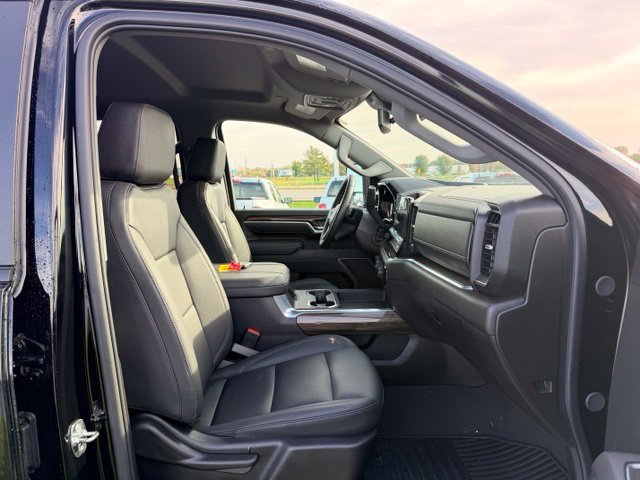 Used 2025 Chevrolet Silverado 3500 LT w/ Trail Boss Package AWD/4WD image 11