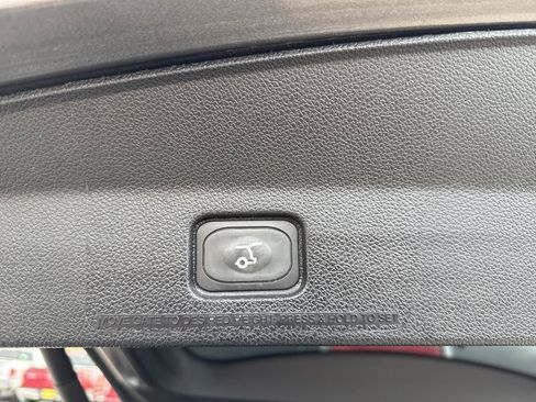 Used 2017 Ford Explorer XLT w/ Equipment Group 202A AWD/4WD image 17