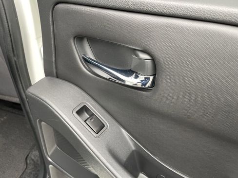 Used 2023 Nissan Frontier SV image 35