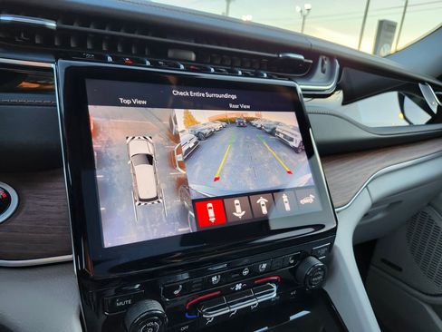 Used 2022 Jeep Grand Cherokee Summit image 16