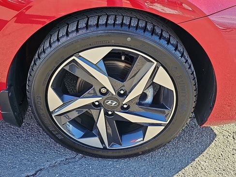 Used 2022 Hyundai Elantra Limited image 8