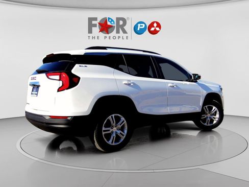 Used 2022 GMC Terrain SLE w/ Driver Convenience Package image 2