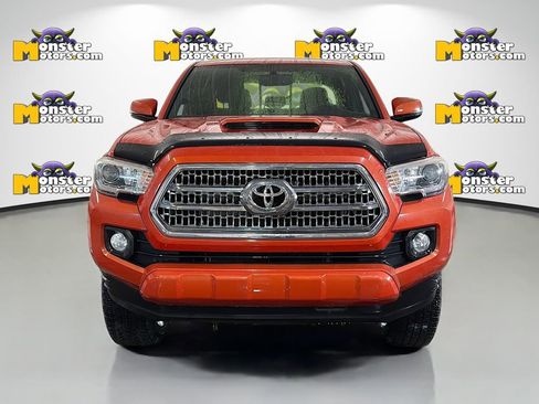 Used 2016 Toyota Tacoma TRD Sport AWD/4WD image 2