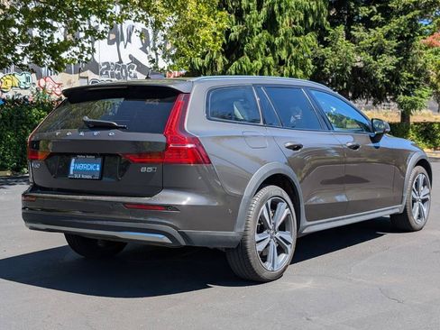Used 2025 Volvo V60 B5 Cross Country Plus AWD/4WD image 7
