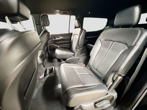 Used 2022 Jeep Wagoneer Series III w/ Flexible Seating Group image 25