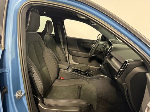 Used 2023 Volvo XC40 Recharge Plus image 31