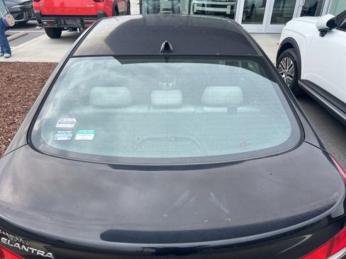 Used 2013 Hyundai Elantra GLS w/ Preferred Pkg image 9