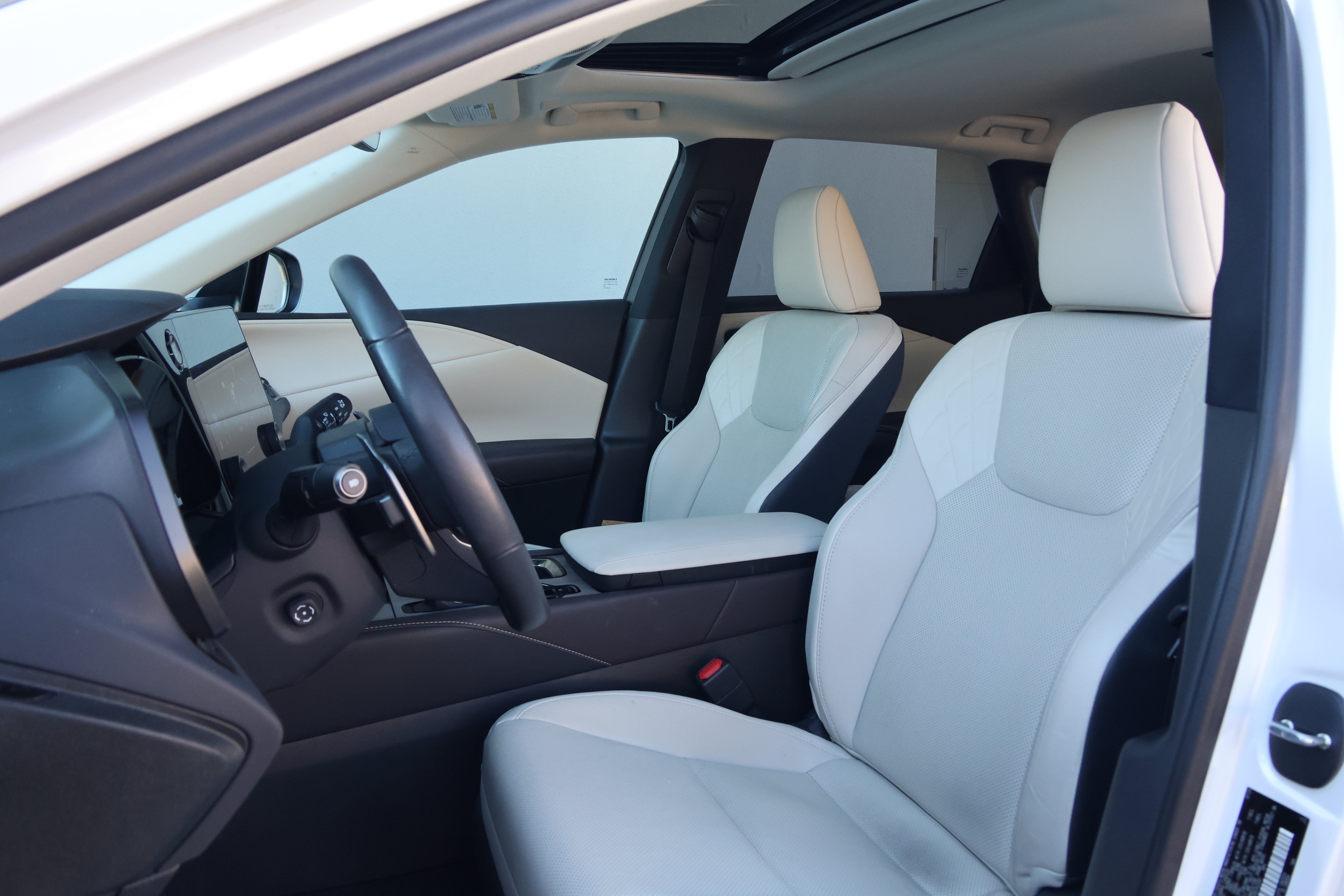 Used 2024 Lexus RX 350 Premium w/ Accessory Package (Z1) FWD image 33