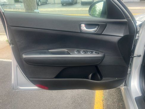 Used 2018 Kia Optima LX w/ 17" Alloy Wheels Package FWD image 11