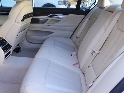 Used 2018 BMW 740i image 12