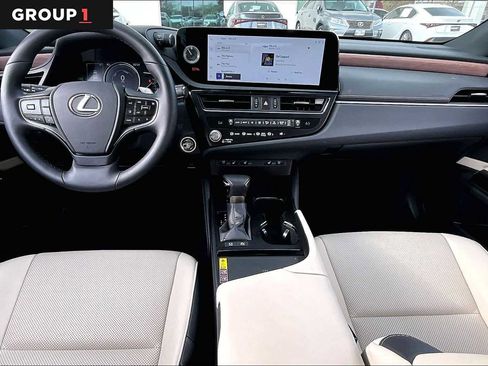 Used 2025 Lexus ES 300h w/ Premium Package image 12