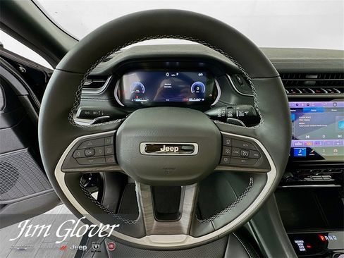 New 2025 Jeep Grand Cherokee Limited w/ Luxury Tech Group II image 25