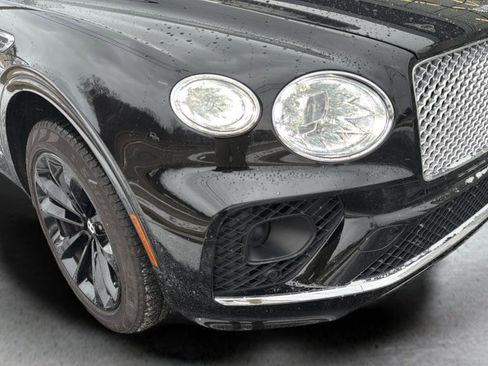 Used 2021 Bentley Bentayga image 13