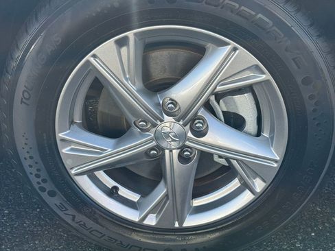 Used 2023 Hyundai Sonata SE w/ Preferred Accessory Package image 9