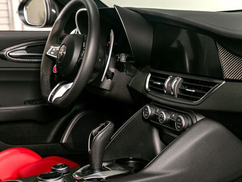 Used 2024 Alfa Romeo Giulia Quadrifoglio image 34