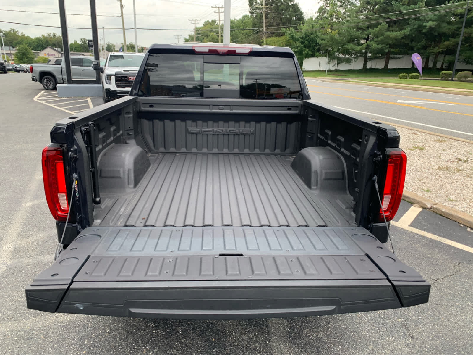 Used 2024 GMC Sierra 1500 Denali Ultimate AWD/4WD image 5