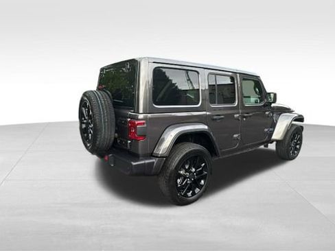 Used 2025 Jeep Wrangler Unlimited Sahara w/ Safety Group AWD/4WD image 34