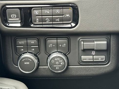 New 2026 GMC Yukon Elevation image 33