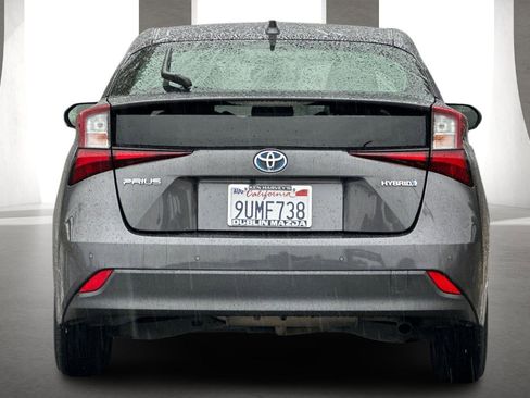 Used 2021 Toyota Prius LE image 5