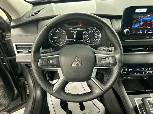 Used 2023 Mitsubishi Outlander SE image 4