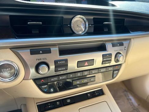 Used 2013 Lexus ES 350 w/ Luxury Pkg FWD image 31