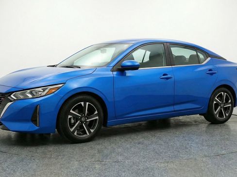 Used 2025 Nissan Sentra SV image 3