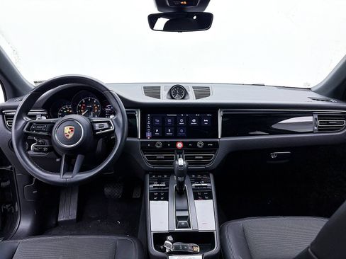 Used 2024 Porsche Macan AWD/4WD image 31