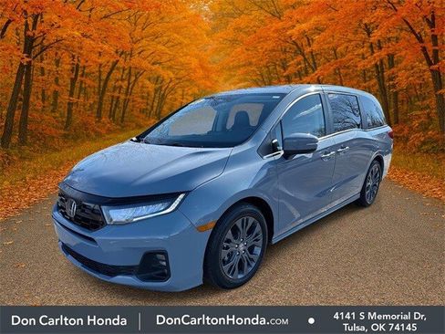 Used 2025 Honda Odyssey Touring image 3