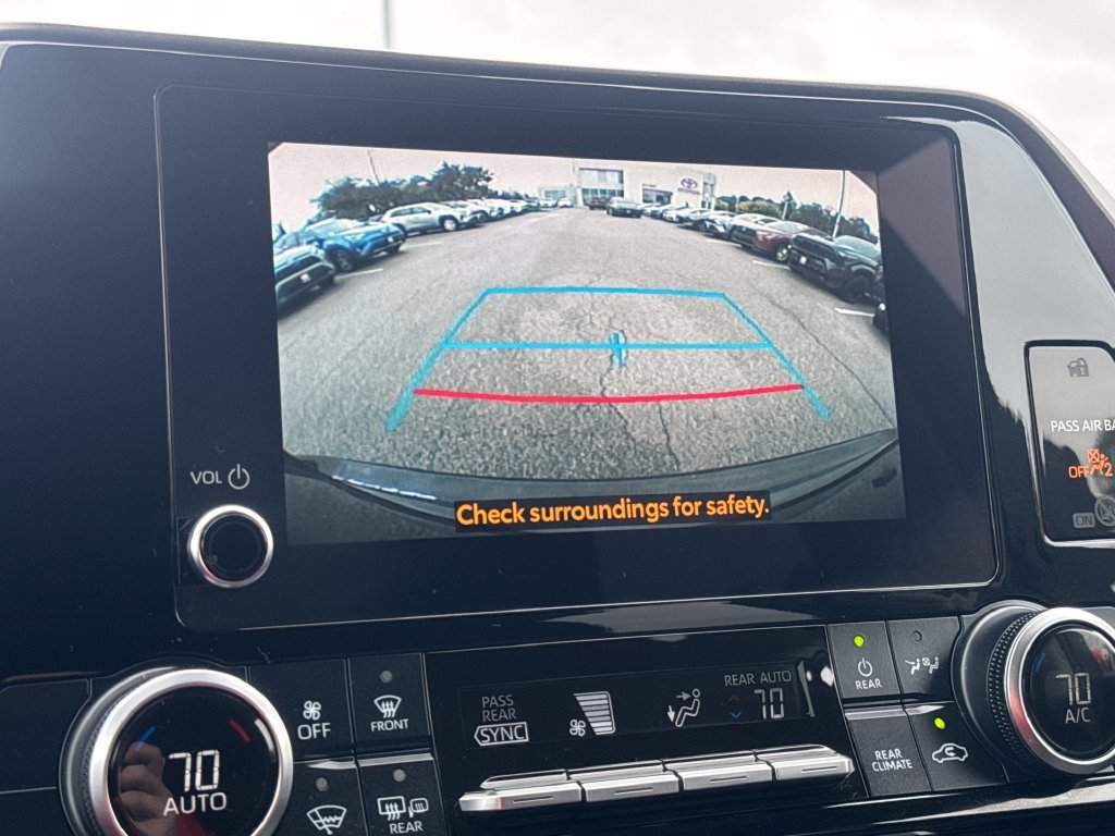 Used 2023 Toyota Highlander LE FWD image 25