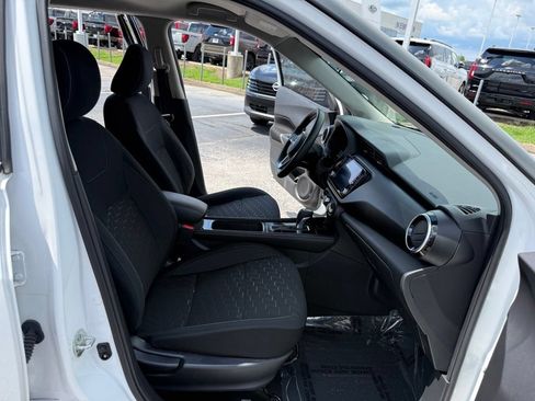 Used 2024 Nissan Kicks SV FWD image 16