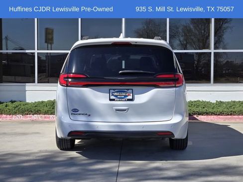 Certified 2021 Chrysler Pacifica Touring-L w/ S Appearance Package image 6