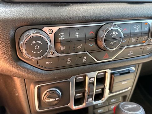 Used 2026 Jeep Gladiator Sport AWD/4WD image 21