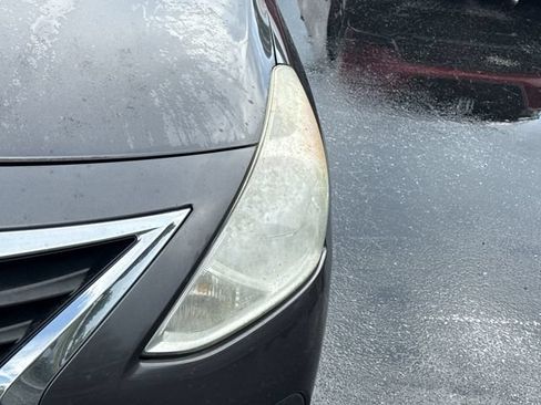Used 2015 Nissan Versa S FWD image 4