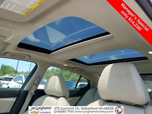 Used 2017 Nissan Maxima Platinum FWD image 21