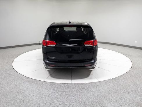 Used 2020 Chrysler Voyager LX FWD image 33