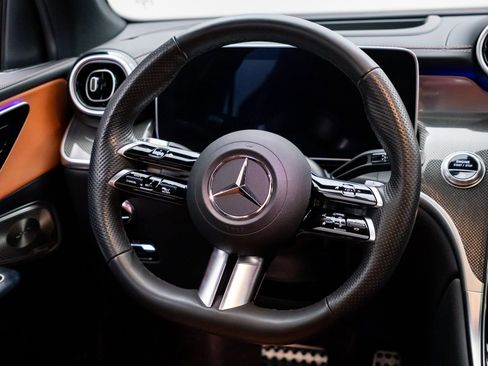 Used 2024 Mercedes-Benz GLC 300 4MATIC image 11