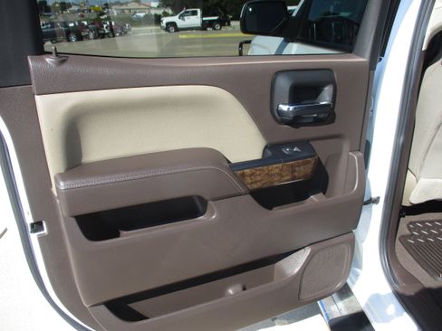 Used 2018 Chevrolet Silverado 1500 LT w/ Texas Edition image 9