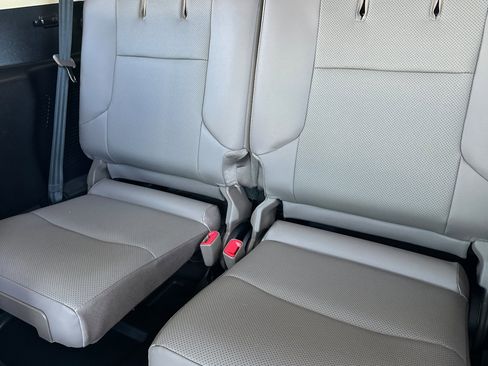 Used 2020 Lexus GX 460 Premium w/ Premium Package image 15